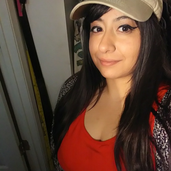 ✨Meet your Posher, Cristina✨ - Picture 4 of 6